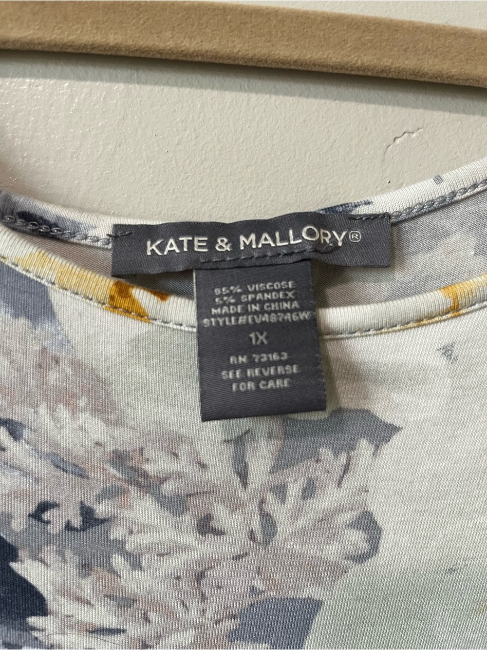 Kate & Mallory White and Gray Floral Ruffle-Hem Tunic - Picture 2 of 3